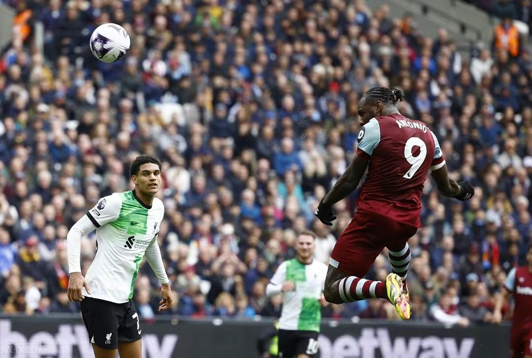 杏彩体育下载-利物浦客场逼平，争冠气息渐浓(standard chartered利物浦)