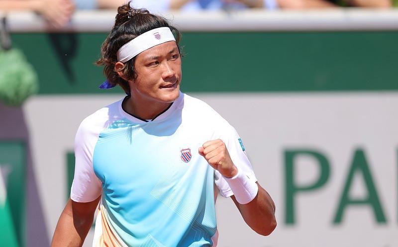 网球场上的风云变幻，选手们拼尽全力(网球场地介绍和比赛规则及知名赛事介绍)