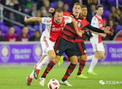 包含阿贾克斯主场逼平瓦赫伦，保持不败纪录的词条