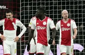 包含阿贾克斯主场逼平瓦赫伦，保持不败纪录的词条