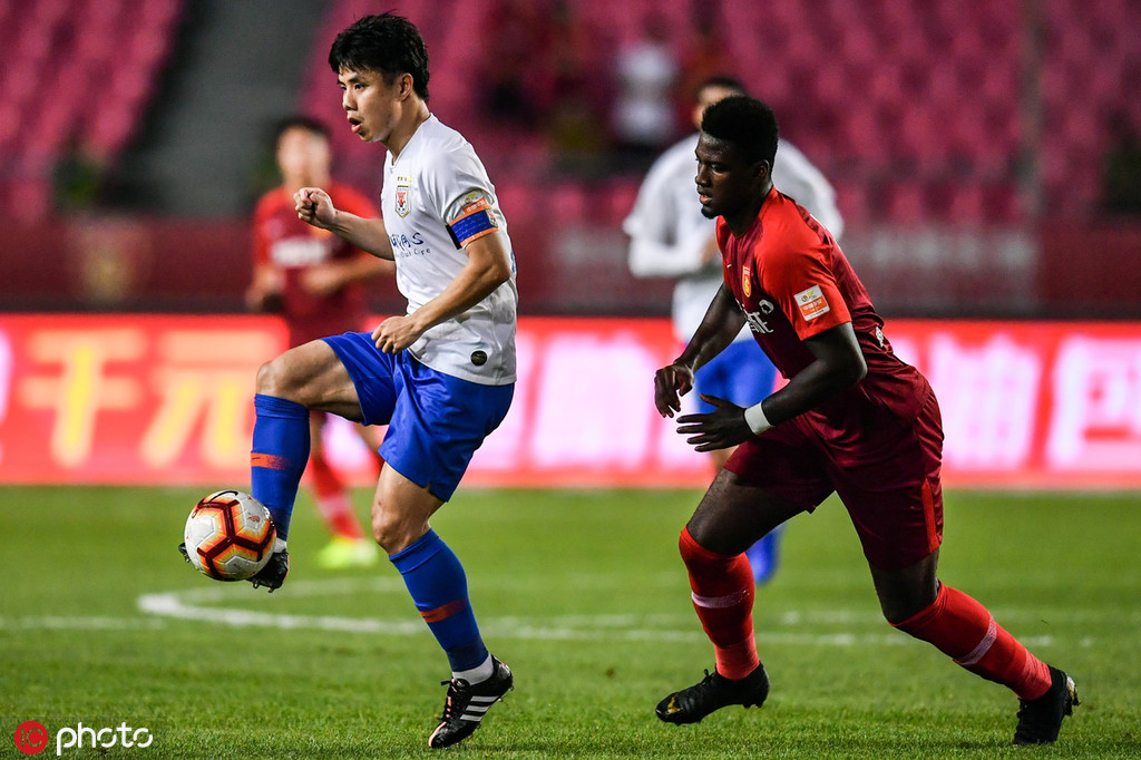 包含广州富力客场不敌天津泰达，遭遇两连败的词条