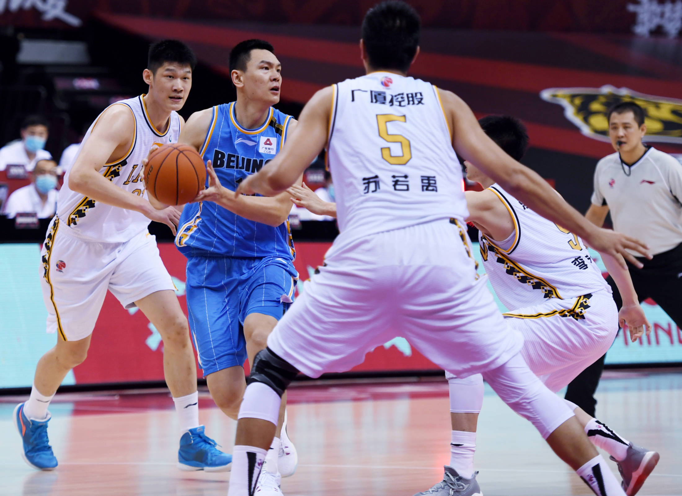 杏彩体育网站-竞技状态低迷，国内球星成为焦点讨论的简单介绍