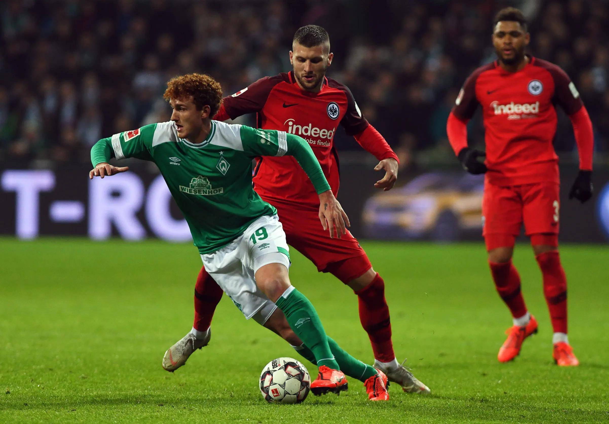 阿贾克斯主帅受挫,球员群起反对赛季会是怎样? 阿贾克斯主帅受挫,球员群起反对赛季会是怎样?