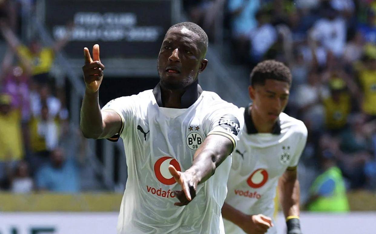 德甲劲旅新赛季首胜,球迷士气大振 德甲劲旅新赛季首胜,球迷士气大振