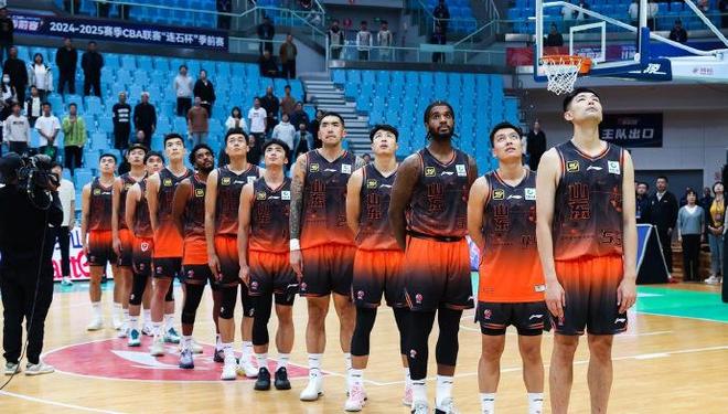 江苏队对阵山东男篮,争取翻盘胜利 江苏队对阵山东男篮,争取翻盘胜利