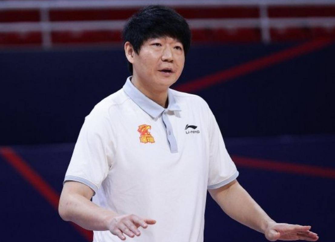 包含全力以赴！球员努力拼搏，冲击冠军的词条