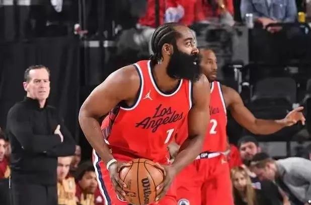 热火击败老鹰，继续保持领先位置