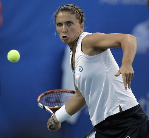 斯洛文尼亚选手勇夺首金名列前茅