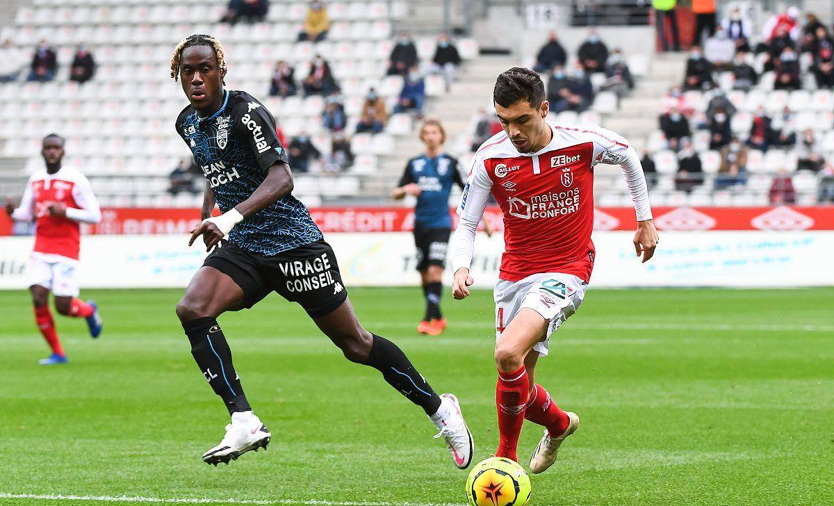 杏彩体育app-梅斯战术调整反扑逼平对手的简单介绍