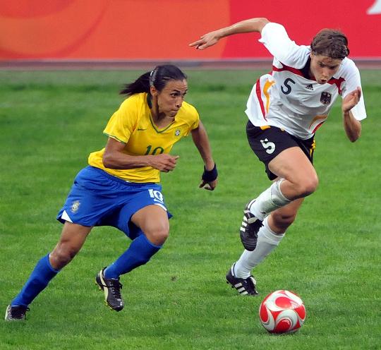 杏彩体育登录-国际足球比赛中，女队实现突破