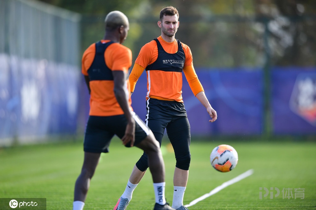 卓尔对阵绿城，两支实力均衡的球队展开对决的简单介绍