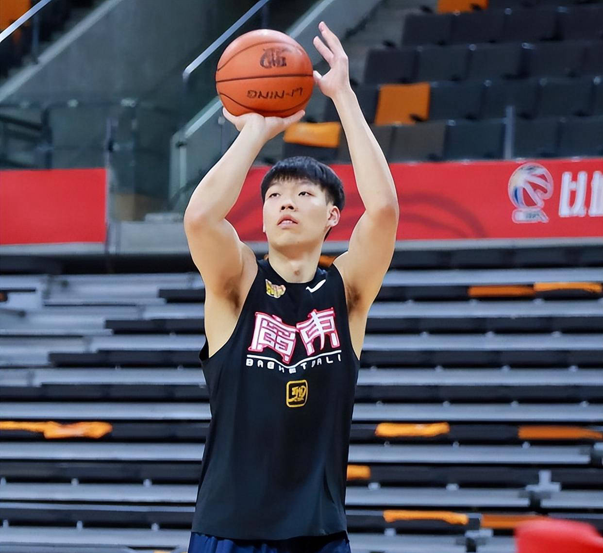 广东队主场进攻猛,成功逆转击败对手的简单介绍 广东队主场进攻猛,成功逆转击败对手的简单介绍