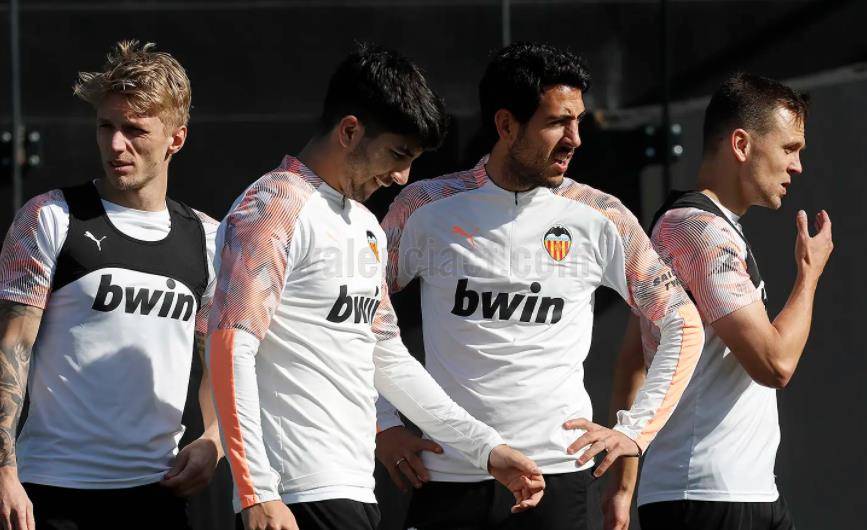 杏彩体育app下载-巴伦西亚不敌劲旅，调整策略的简单介绍