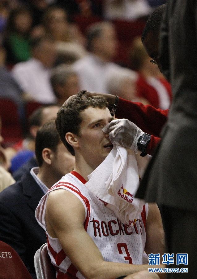 猛龙惨败火箭，洛瑞被指责个人进攻欠缺