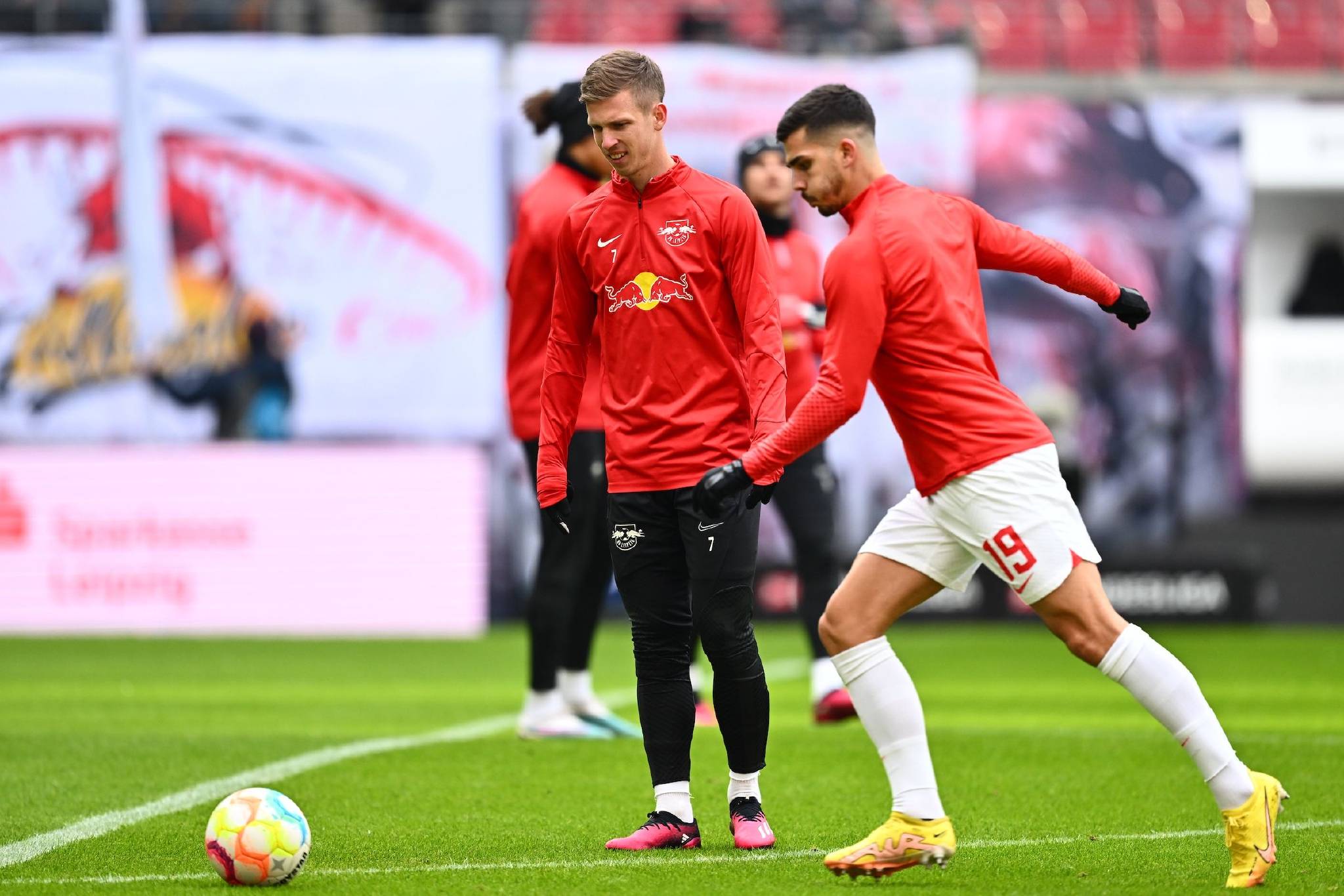 关于莱比锡红牛冲击积分榜第一,与对手激烈竞争的信息 关于莱比锡红牛冲击积分榜第一,与对手激烈竞争的信息