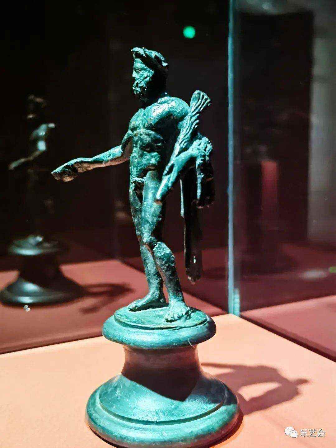 那不勒斯博物馆重新开放,展出珍贵艺术品吸引游客参观 那不勒斯博物馆重新开放,展出珍贵艺术品吸引游客参观