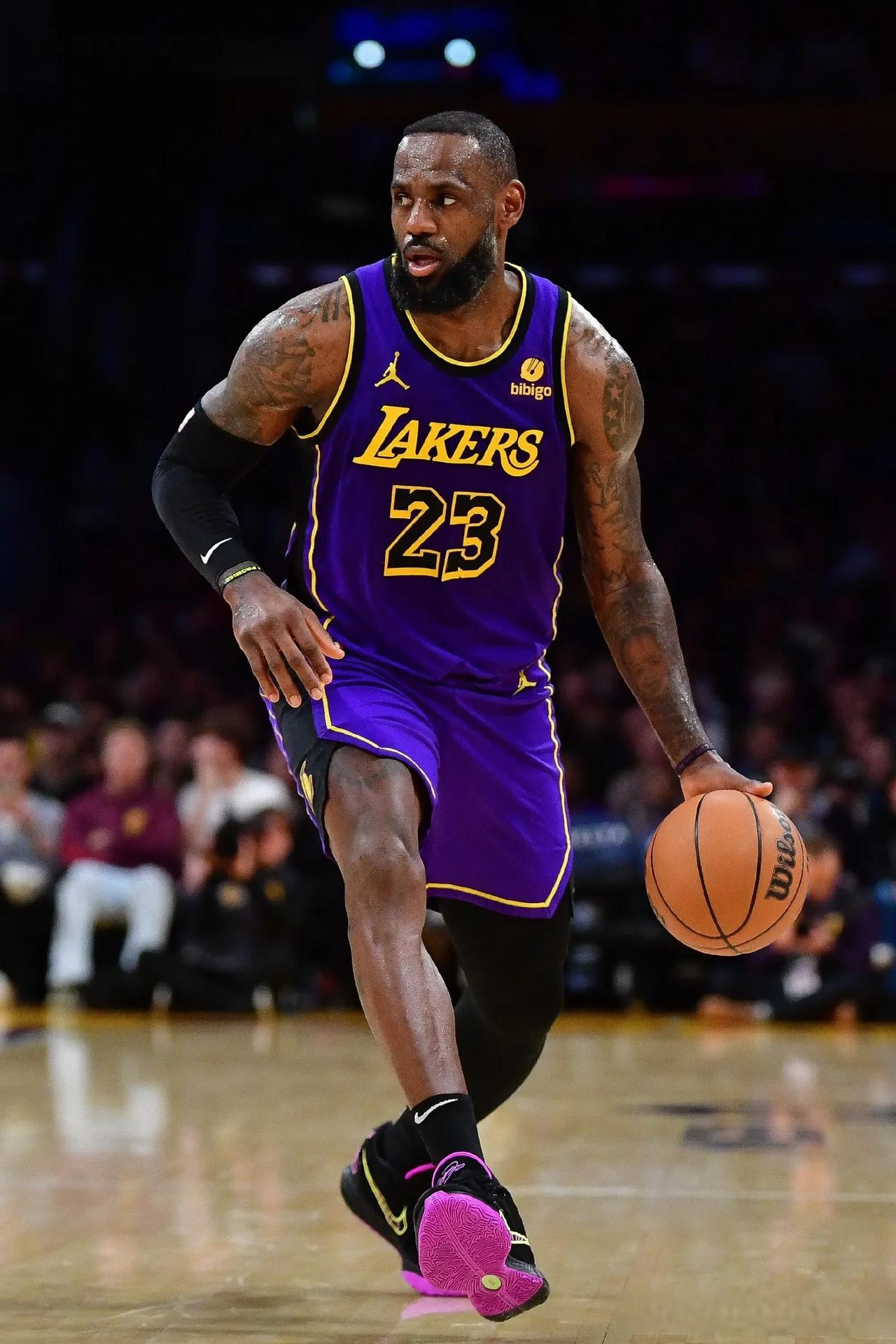 夺得关键胜利,球员表现神勇 夺得关键胜利,球员表现神勇