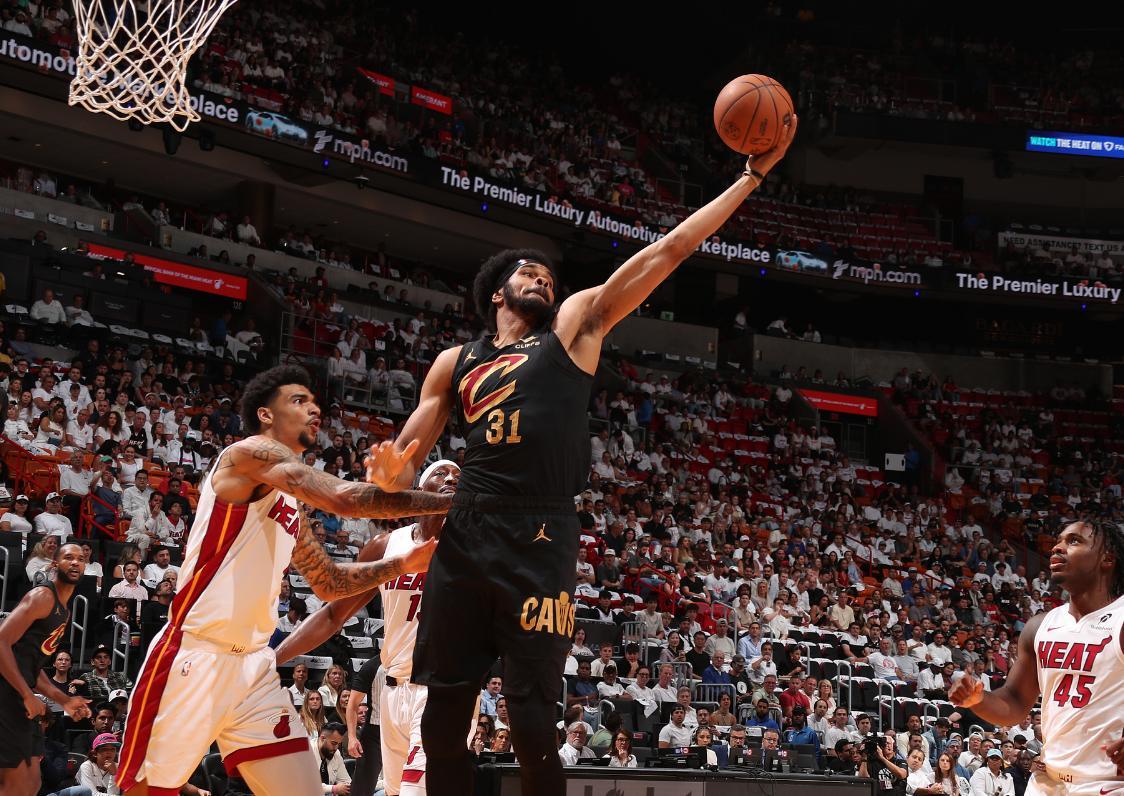 骑士遭遇失利,惨遭雄鹿横扫 骑士遭遇失利,惨遭雄鹿横扫