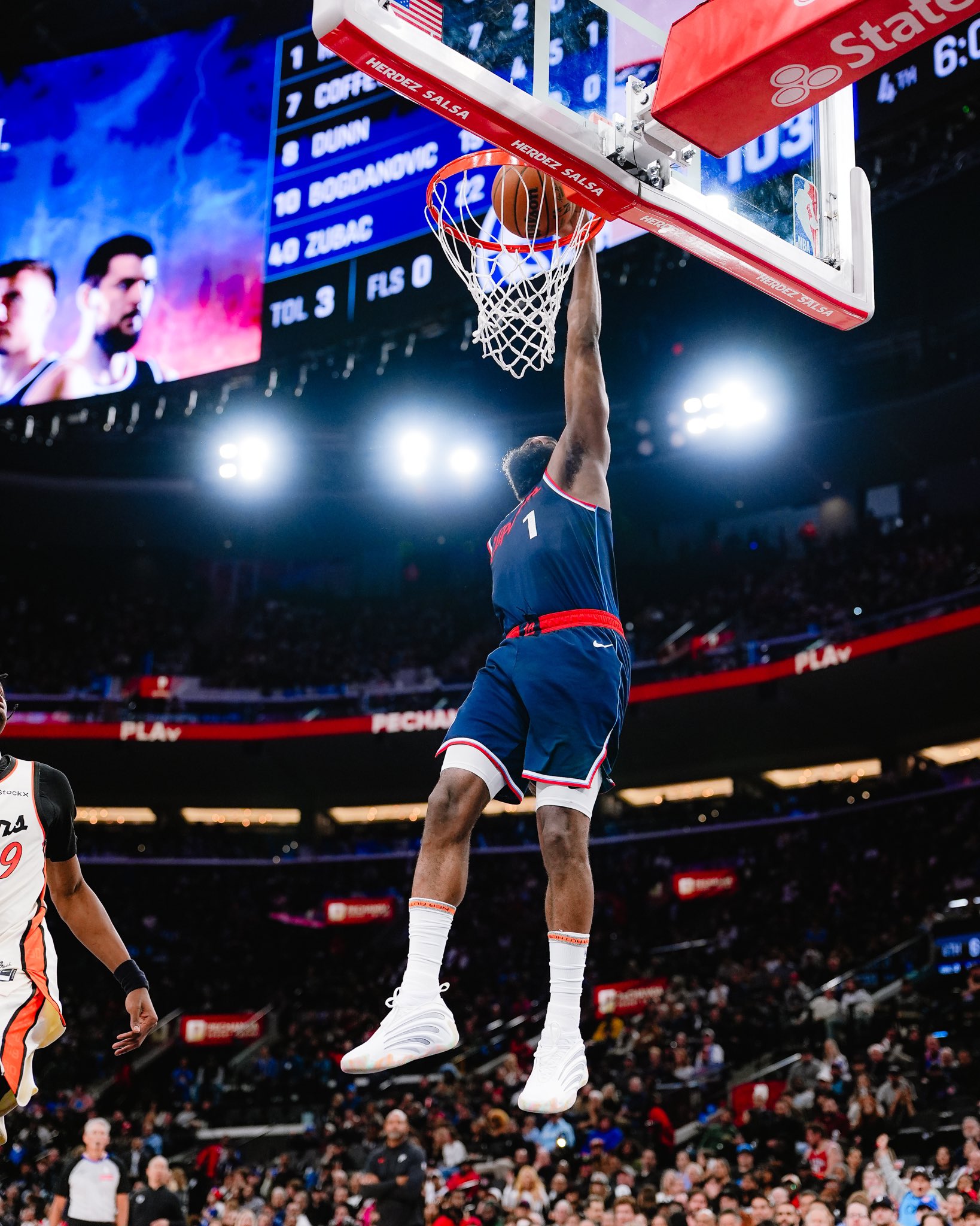 包含热火击败黄蜂,阿德巴约砍下25+15的词条 包含热火击败黄蜂,阿德巴约砍下25+15的词条