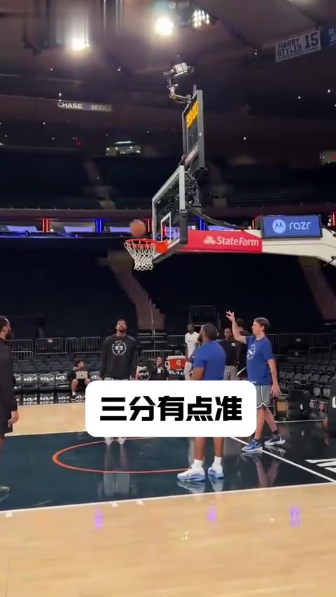 篮网主场大胜尼克斯，轻松取胜